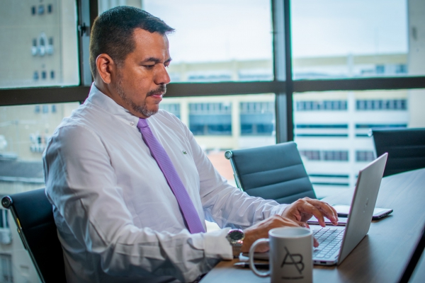 reas de Atuao e Especialidades